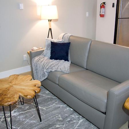 M&M'S Maple Bay Mountain Guesthouse - Licensed Duncan Bagian luar foto