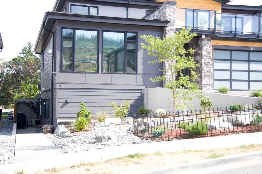 M&M'S Maple Bay Mountain Guesthouse - Licensed Duncan Bagian luar foto