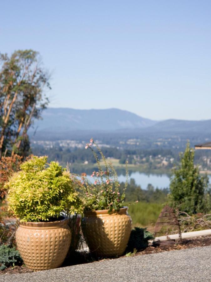 M&M'S Maple Bay Mountain Guesthouse - Licensed Duncan Bagian luar foto