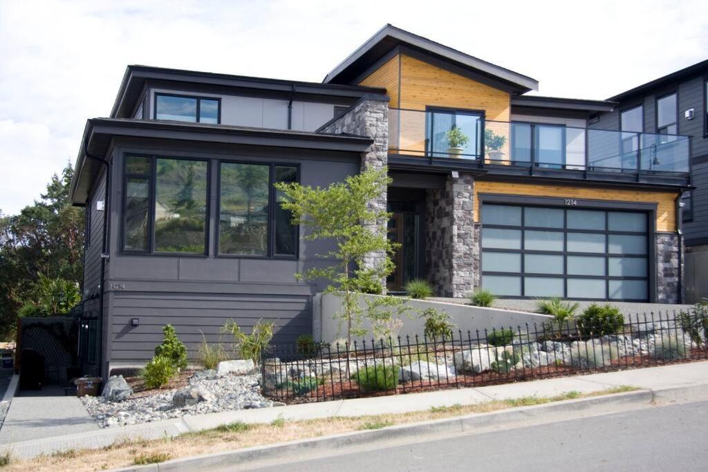 M&M'S Maple Bay Mountain Guesthouse - Licensed Duncan Bagian luar foto