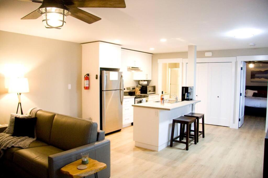 M&M'S Maple Bay Mountain Guesthouse - Licensed Duncan Bagian luar foto