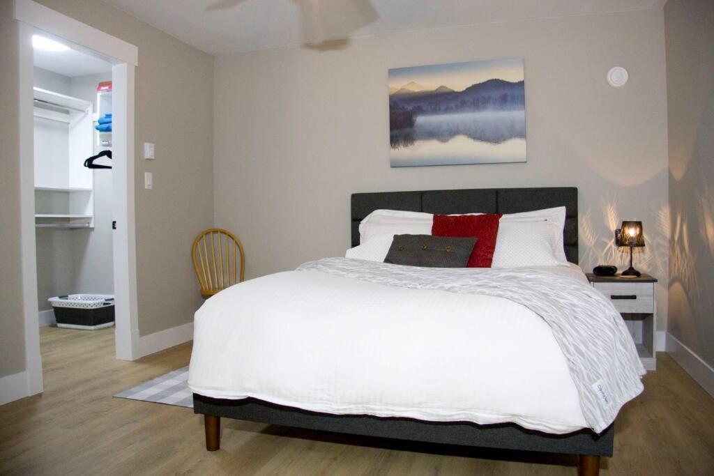 M&M'S Maple Bay Mountain Guesthouse - Licensed Duncan Bagian luar foto