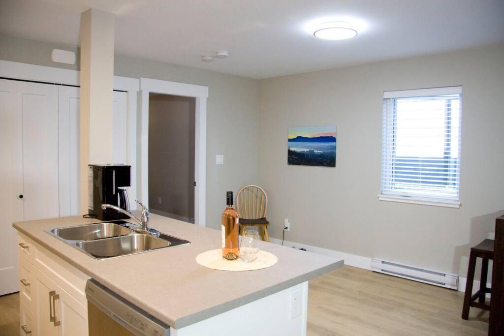 M&M'S Maple Bay Mountain Guesthouse - Licensed Duncan Bagian luar foto